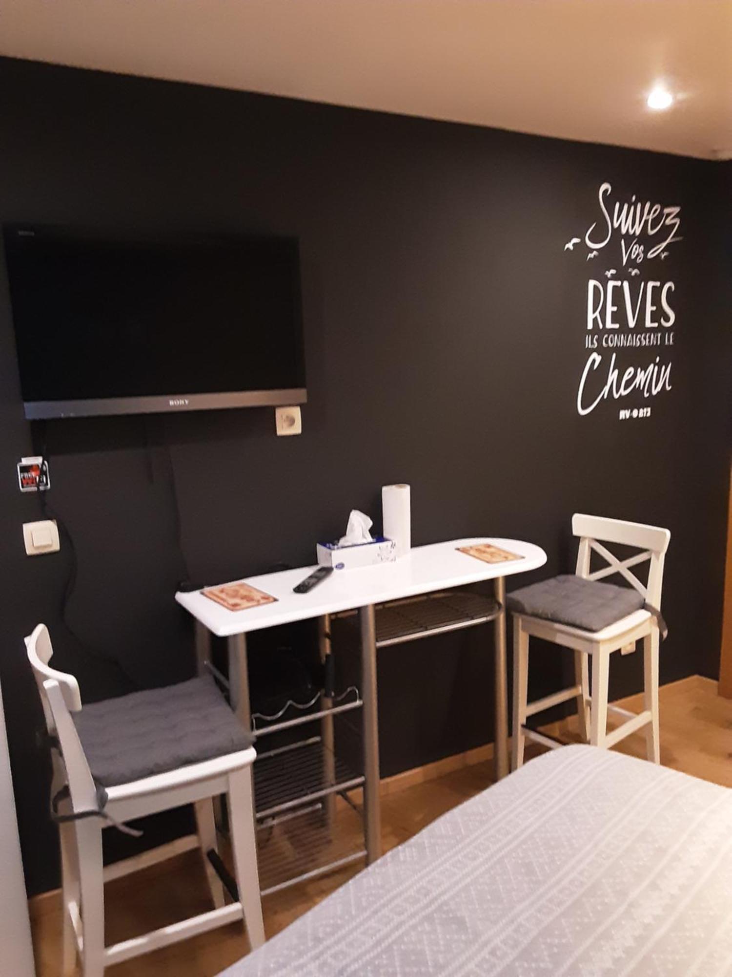 Location Court Terme Bed and Breakfast Namur Exteriör bild